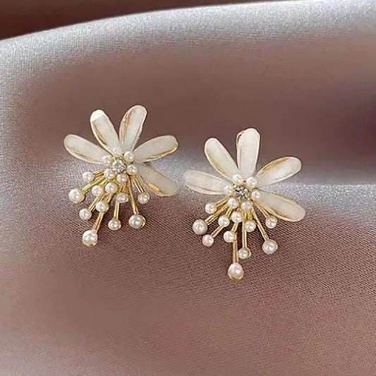 Daisy Pearl Detailed Stud Earrings